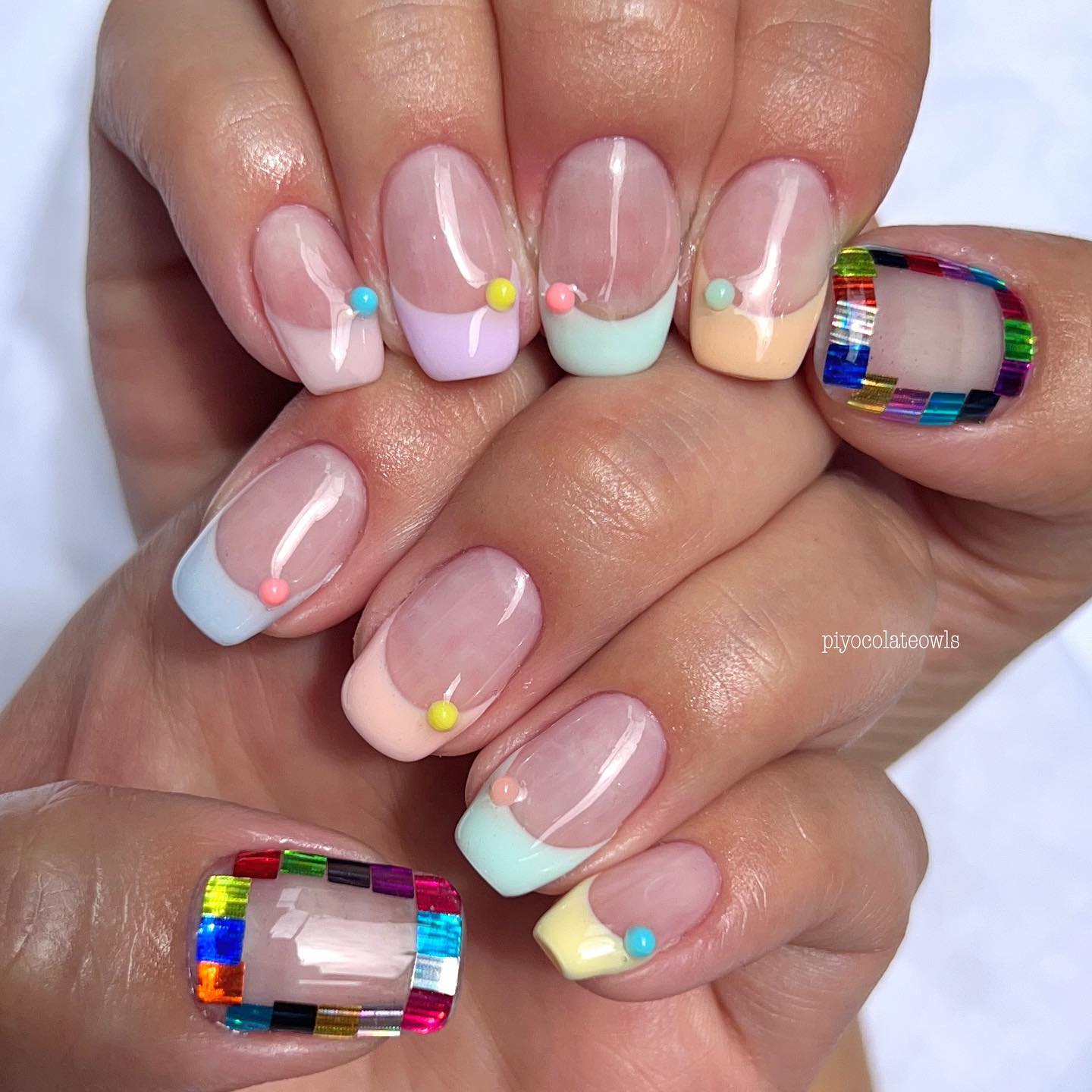 連投すみません！
静止画の方が分かりやすいので、
静止画でも投稿致します☺︎✨

投稿写真に誤りがありました！

※写真４枚目向かって右手の人差し指
S-1となっていますが、正しくはS-2
です。申し訳ありません！

前半が私のネイル💅
