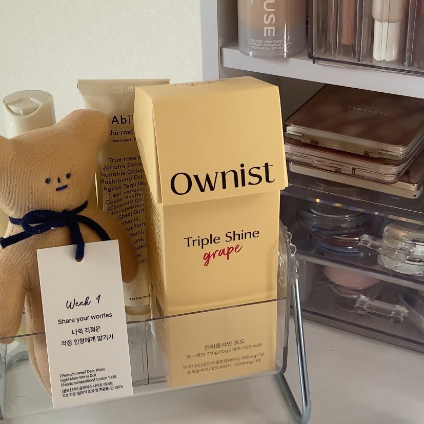 メラニンの生成、移動、色素沈着を抑制してくれる飲む日焼け止め🍇

エナプンのソヌちゃんが飲んでて気になってたんだよね🥲

これしかケア変えてないけど首の色が顔の色に近づいてきた気がする💭

おやつ感覚でケアできるからお気に入り🤍
こ