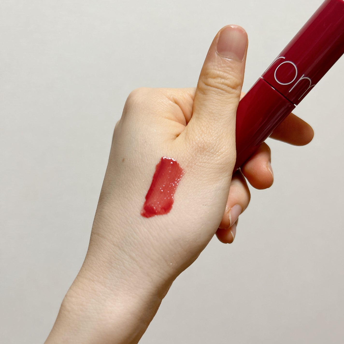 ジューシーラスティングティント/rom&nd/リップティントを使ったクチコミ(2枚目)