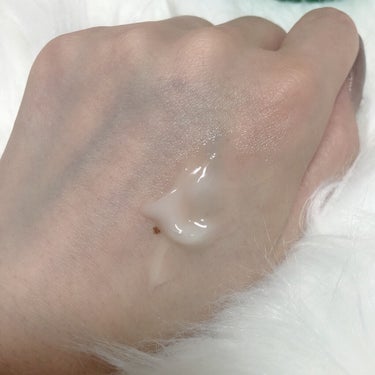 Milk Touch ヘデラヘリックス バランスクリームのクチコミ「
圧倒的水分力肌の赤み鎮静クリーム⸜ ♡ ⸝ 

𝐌𝐢𝐥𝐤𝐭𝐨𝐮𝐜𝐡

𝐇𝐄𝐃𝐄𝐑𝐀 𝐇𝐄𝐋𝐈.....」（3枚目）