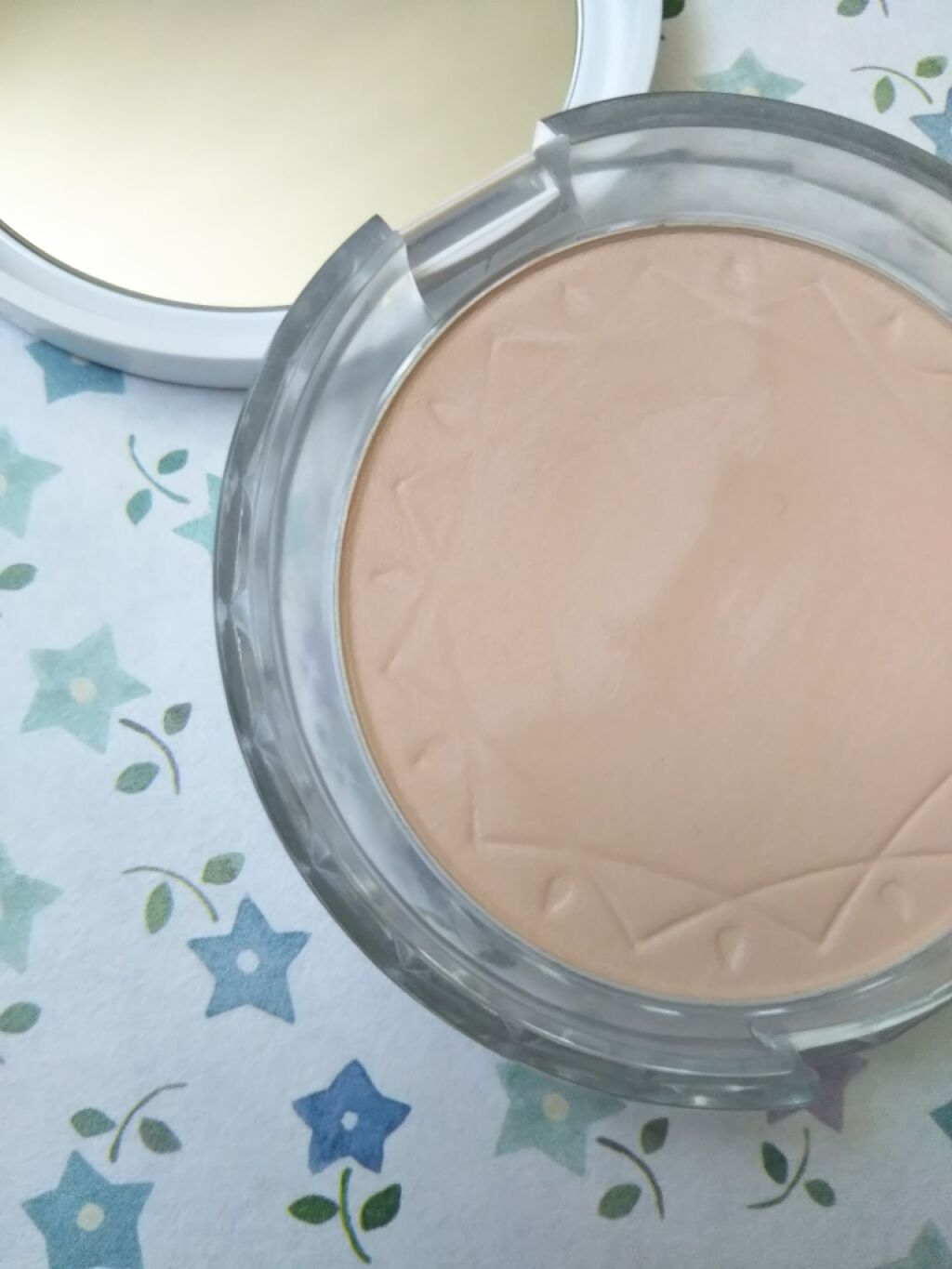 UVクリアフェイスパウダー/CEZANNE/プレストパウダーを使ったクチコミ(2枚目)