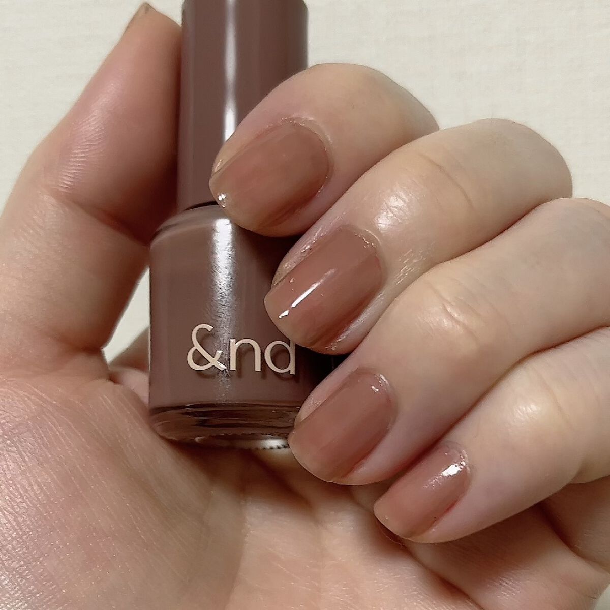 アンドバイロムアンド　グラッシードロップネイル VI01 ミルクベリー/&nd by rom&nd/マニキュアを使ったクチコミ（1枚目）