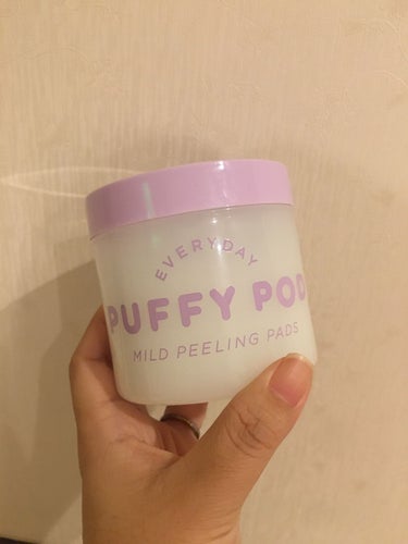 おはようございます✨

昨日セルレで購入した商品✨

PUFFY POD💠マイルドピーリングパッドプレミアム

大きさは少し小さめ、液もたっぷりとついてるわけではないですが、拭いた後さっぱり感もちもち感