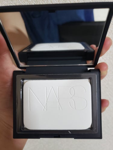 ライトリフレクティングセッティングパウダー　プレスト　N 5894/NARS/プレストパウダーを使ったクチコミ（2枚目）