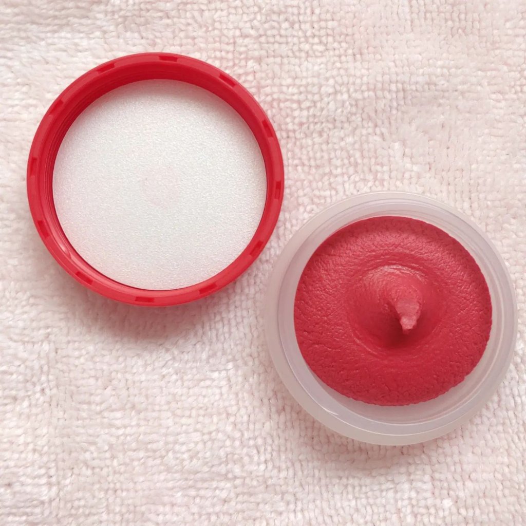 DAISO スフレチーク Souffleのクチコミ「DAISO購入品✨⁡
⁡⁡
⁡可愛い❤可愛い❤⁡
⁡めっちゃ可愛いチーク発見❣️⁡
⁡⁡
⁡フ.....」（2枚目）