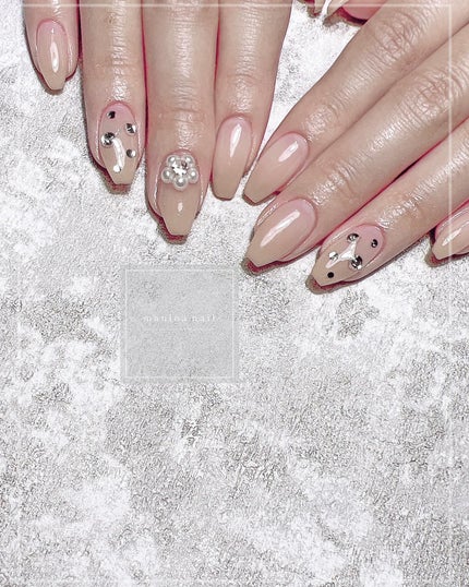 #ヌーディーネイル,#ネイル,#アートネイル,#埋め尽くしネイル,#ミラーアートネイル,#リングネイル,#ヌーディーネイル,#ベージュネイル,#ワンホンネイル,#きらきらネイル,#お花ビジューネイル,#パーツネイル,#キラキラネイル,#ピンクネイル,#春ネイル,#天王寺ネイルのネイルデザイン