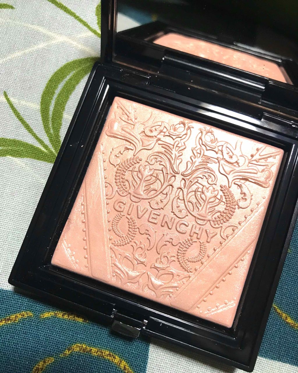 タン・クチュール・シマー・パウダー/GIVENCHY/プレストパウダーを使ったクチコミ（1枚目）