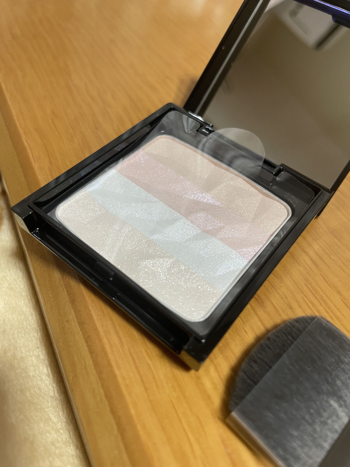 オーロラライズグロウハイライター/KATE/パウダーハイライトを使ったクチコミ（2枚目）