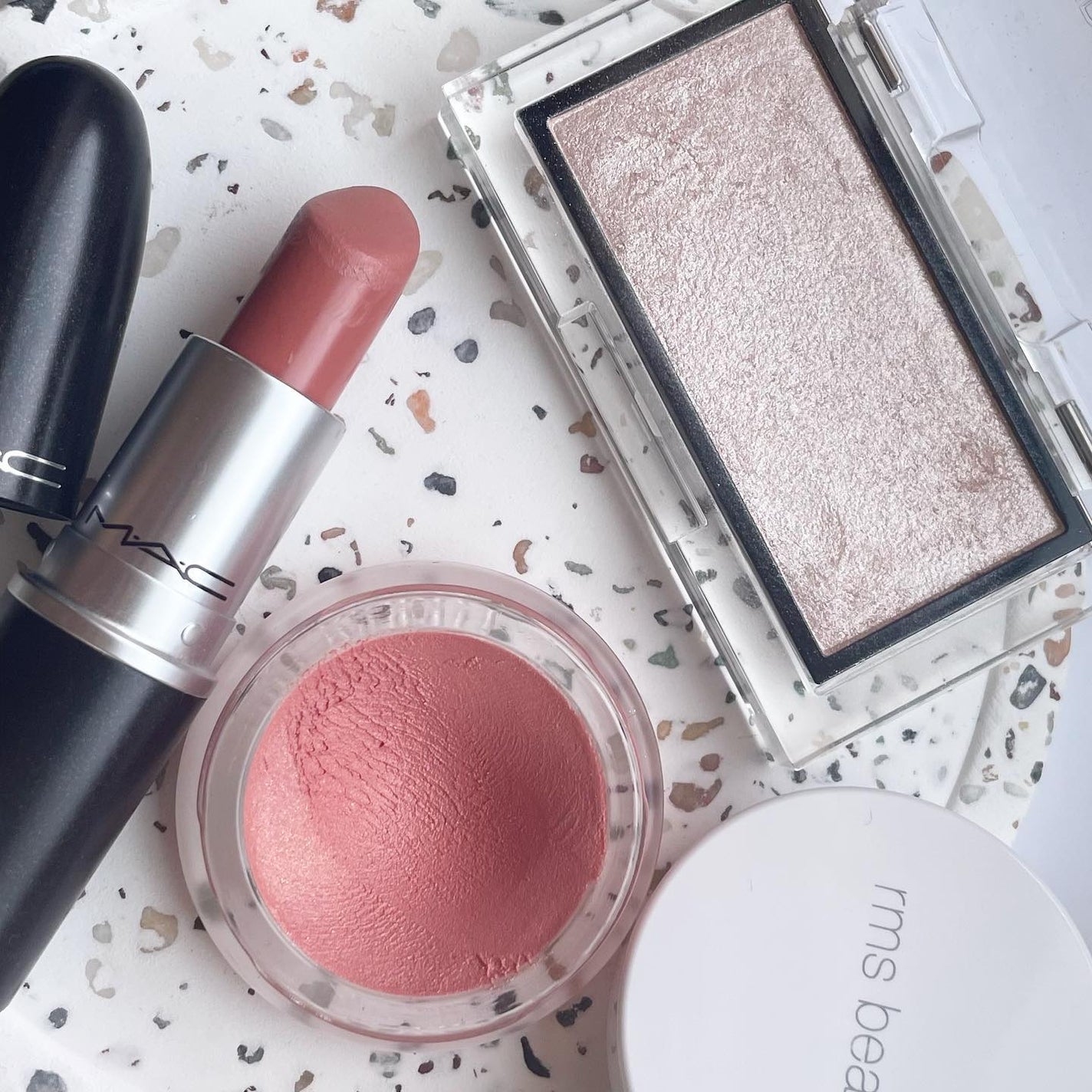 manami on LIPS 「#今日のメイクトムフォードビューティーダブルインデムニティーア..」(3枚目)