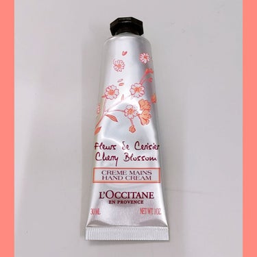 L'OCCITANE
チェリーブロッサム ソフトハンドクリーム     30ml


出産祝いのお返しとして、姉からいただきました🌸

桜なのかな？甘くて優しい香りがします。

すーっと伸びる柔らかいク