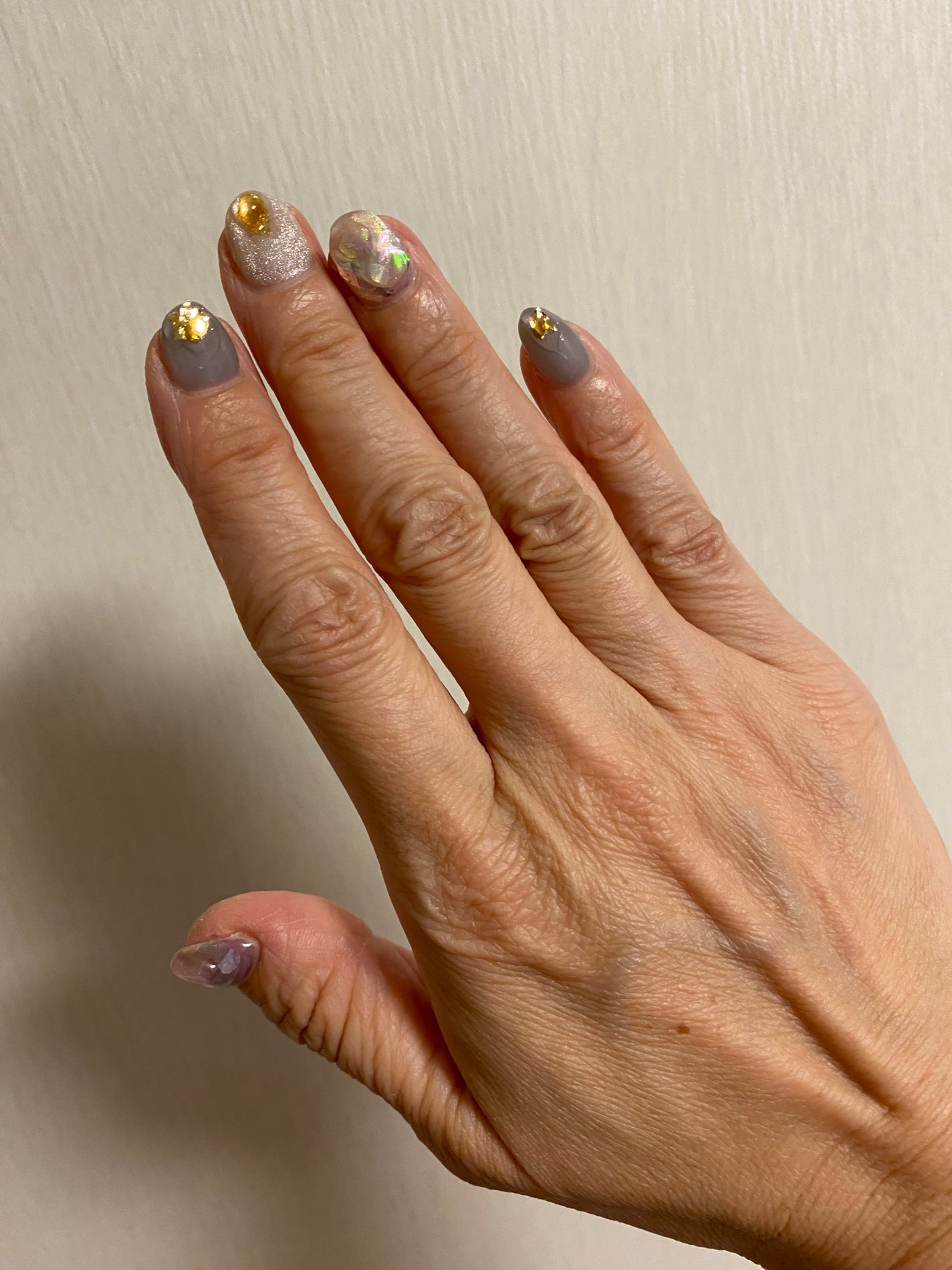 キラキラ☆ on LIPS 「#今月のネイル#キラキラが#素敵✨✨#秋っぽい#デザイン#ニュ..」(4枚目)