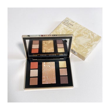 .
.
@bobbibrown 

→ holiday

BOBBI BROWN
LUXE EYE & CHEEK PALETTE

¥10.450-(公式価格)

BOBBI BROWNの2022ホリ