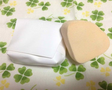 夏用にエレガンスのフェアレストスキンに使用するために購入。

CHICCAのスポンジと形が似てます。
あちらは角がありますがこちらは丸くなってます。

エレガンスは1個で600円税抜ほど、CHICCAは