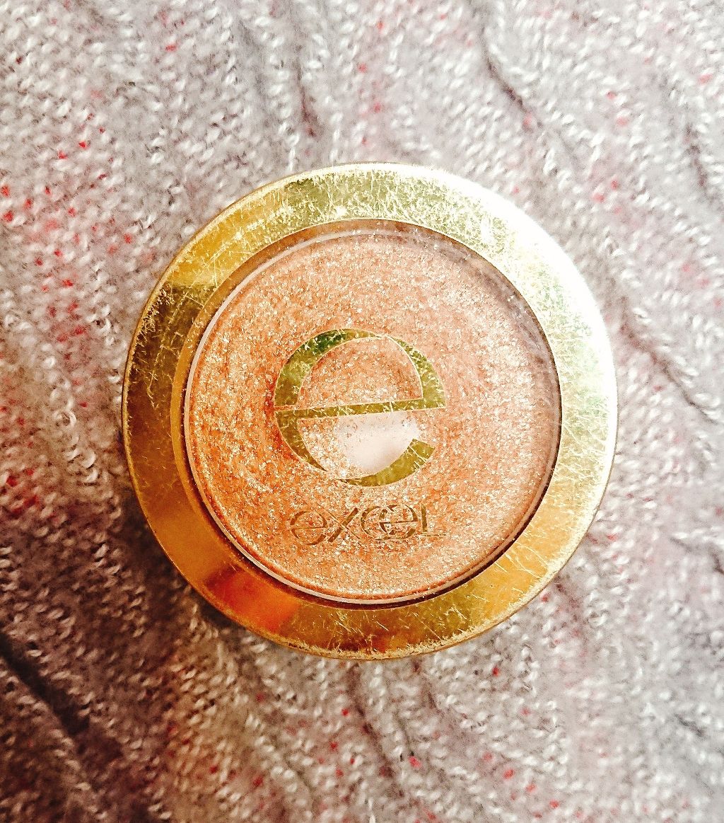 シャイニーシャドウ N/excel/単色アイシャドウを使ったクチコミ（1枚目）