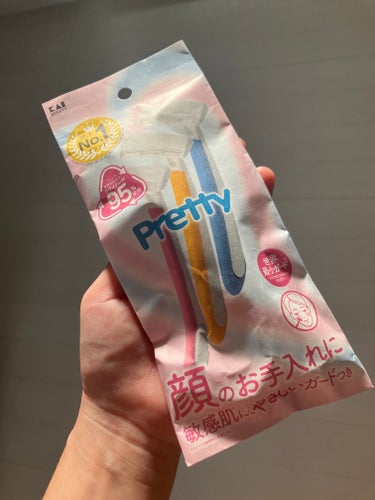 貝印 pretty　フェイスTのクチコミ「【顔剃り】

T字のカミソリで顔剃りってしたことなかったんだけど、これだったらできる！

刃の.....」（1枚目）