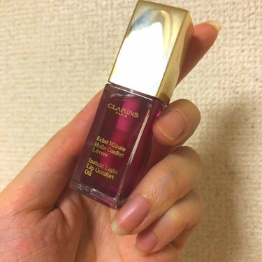 CLARINSのコンフォートリップオイル、限定の08 ブラックベリーを既に使っていますが、とても良いので色違いで02 ラズベリーも購入してみました。
ブラックベリーもいい女風でとてもいいんですが、普段使