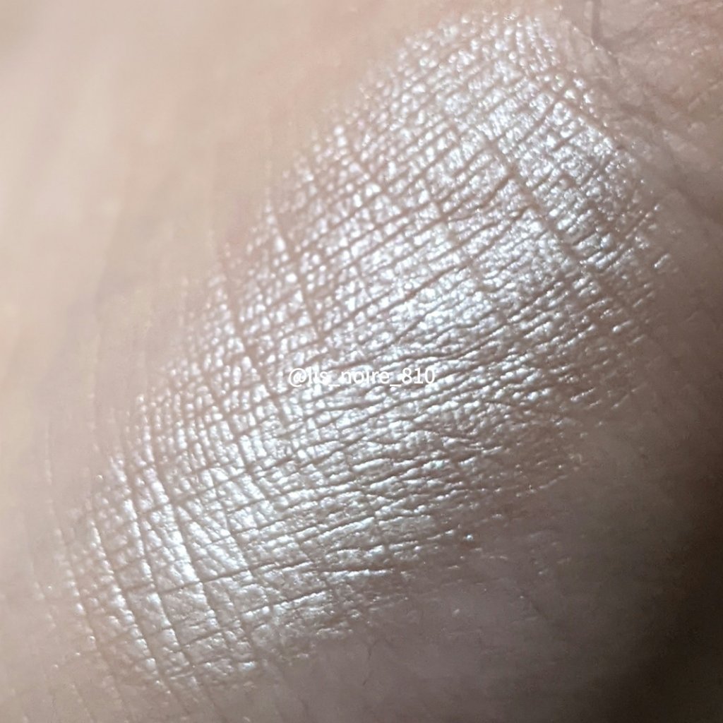 UR GLAM　BRIGHTNING POWDER シルバー/U R GLAM/パウダーハイライトを使ったクチコミ（3枚目）