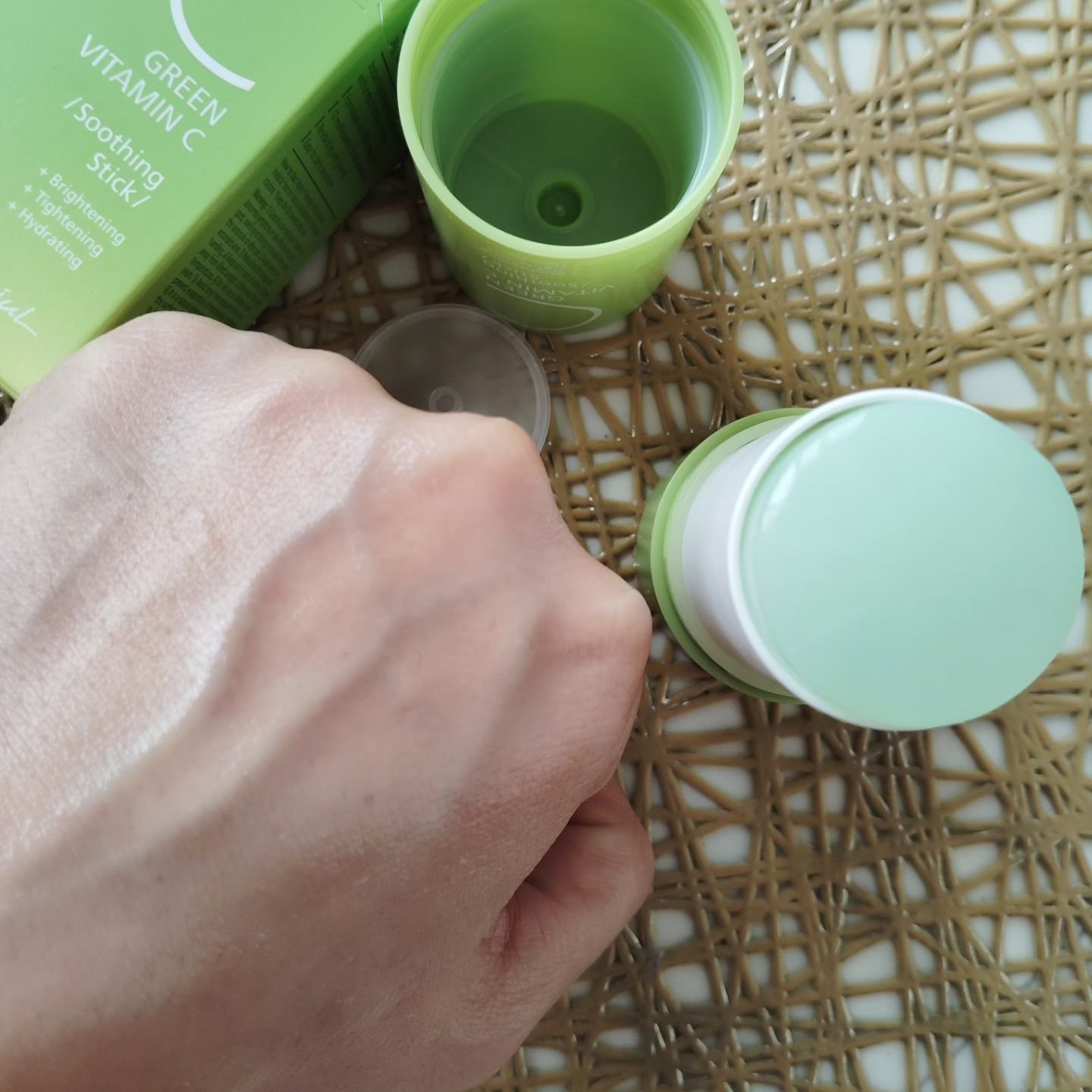 Ariul グリーンビタミンCスティックのクチコミ「グリーンビタミンCスージングスティック

大容量スティック♥なんと24g!
ころんとコンパクト.....」（3枚目）