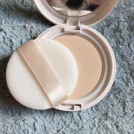 セラフォア エッセンスパウダー のクチコミ「ライトベージュのカラーを使いました!
お肌がほんのり色づくパウダーでした。お肌にのせるとカバー.....」(2枚目)