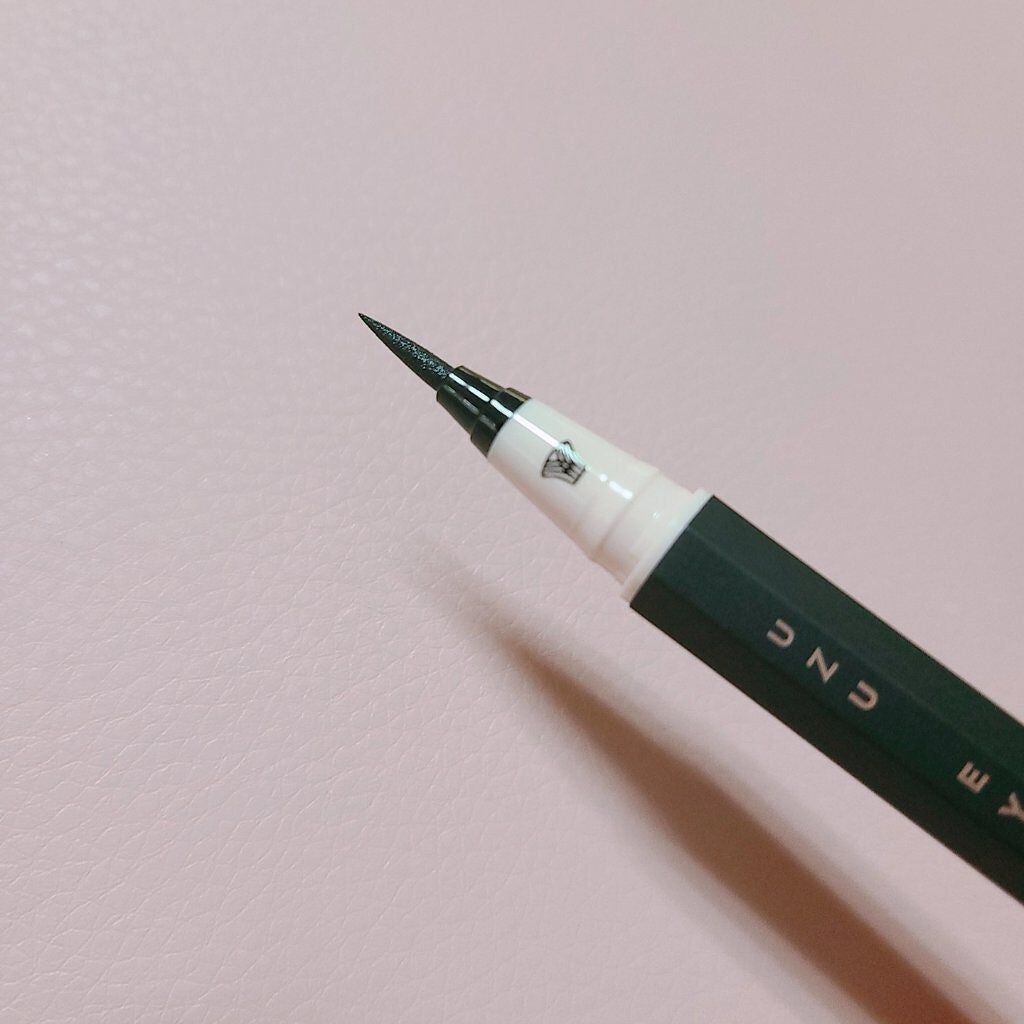 7 SHADES OF BLACK/UZU BY FLOWFUSHI/リキッドアイライナーを使ったクチコミ(3枚目)