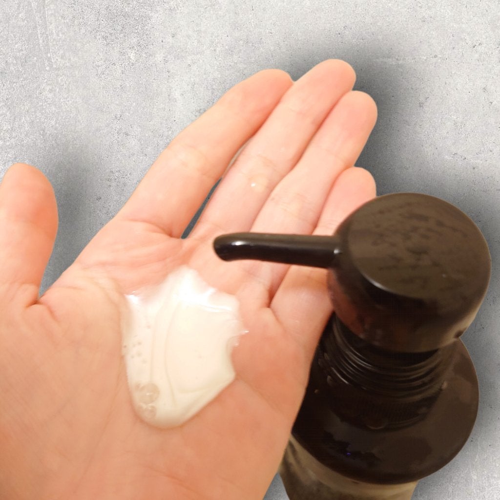 ブラック フレグランス スタイリング ヘアエッセンス/LEXILIS/アウトバストリートメントを使ったクチコミ(2枚目)