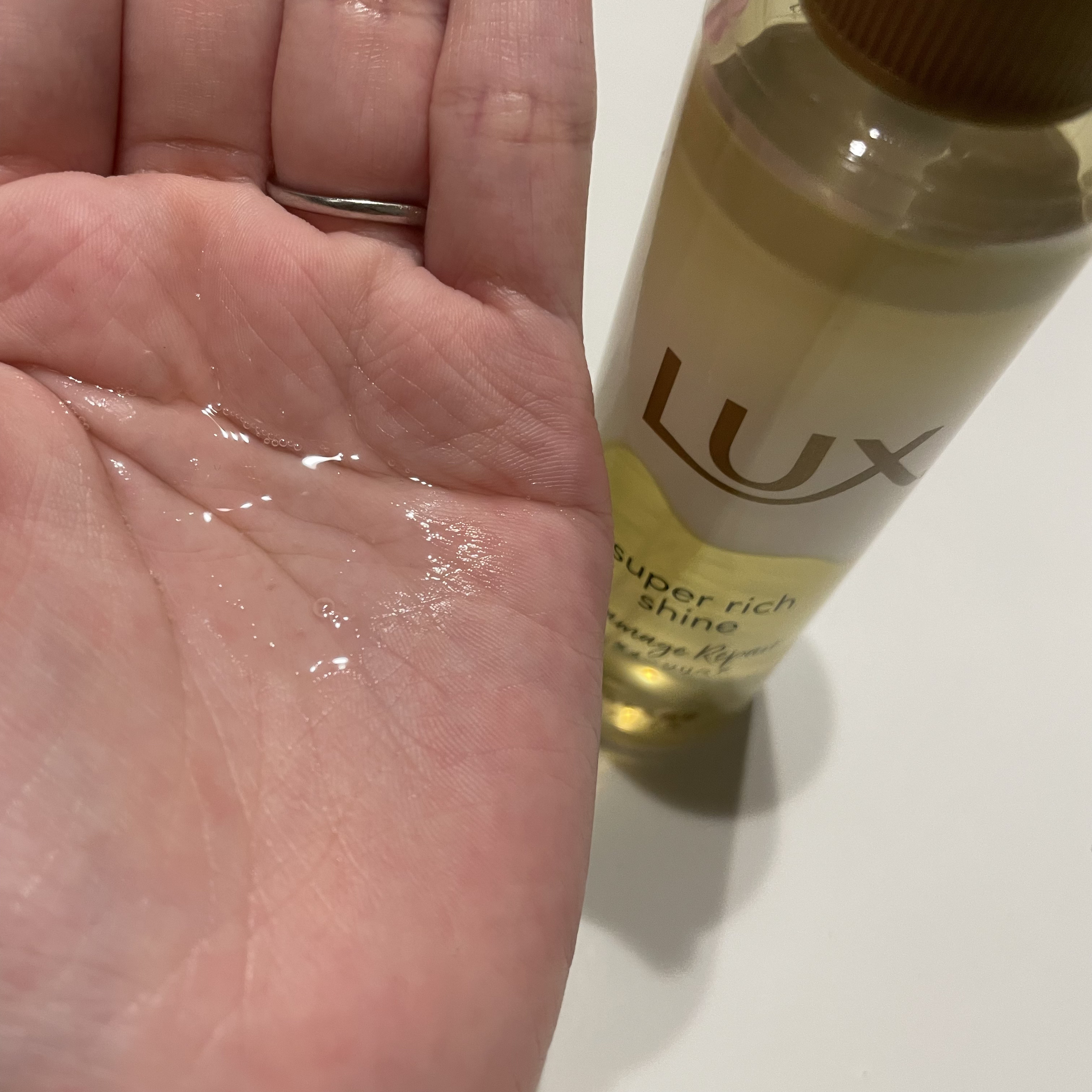 スーパーリッチシャイン ダメージリペア とろとろ補修ヘアオイル/LUX/ヘアオイルを使ったクチコミ（3枚目）