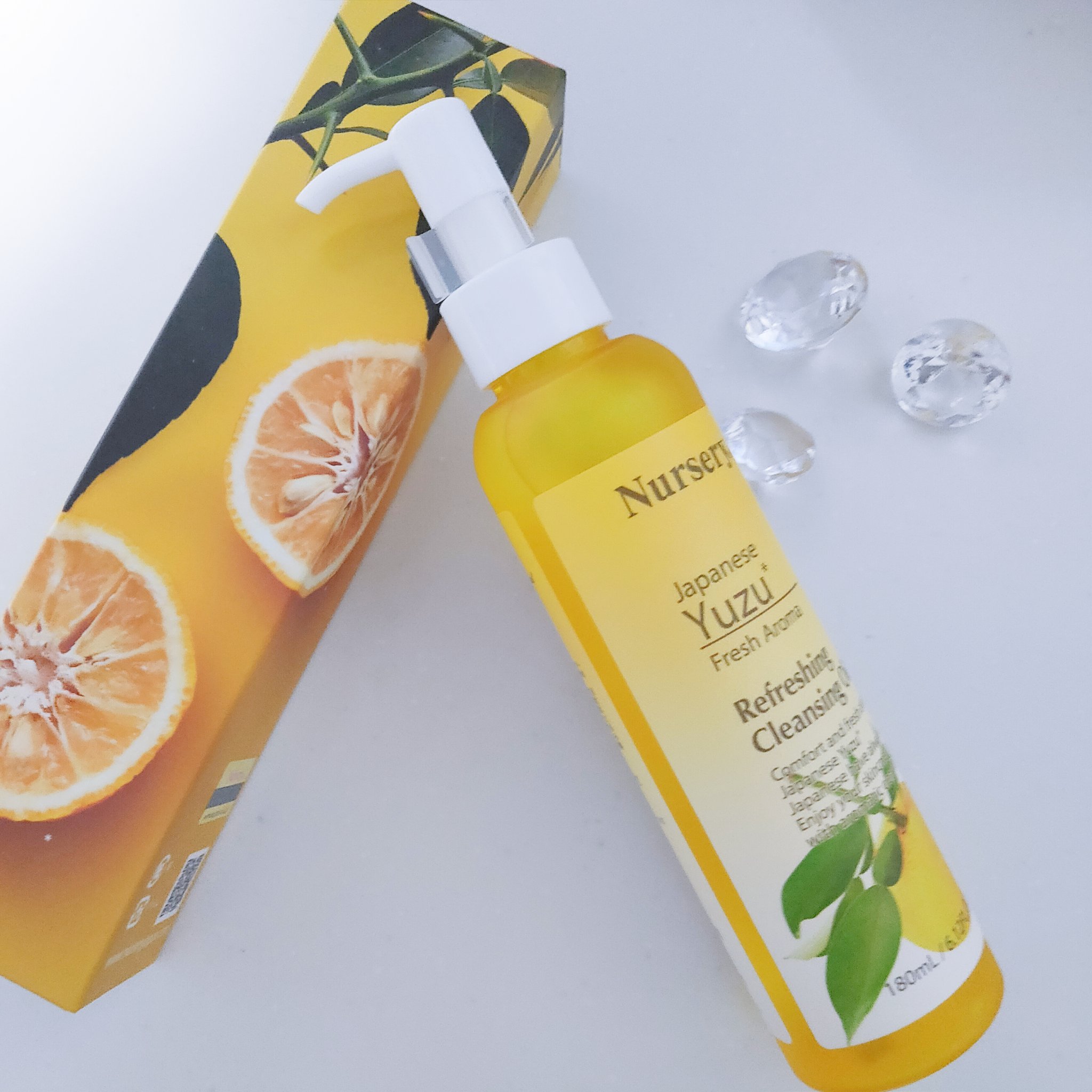 Nursery(ナーセリー) リフレッシングクレンジングオイル 日本柚子のクチコミ「サラッとしたテクスチャのオイルで、乳化が早くよく伸びます。
ラメザクザクのアイカラーやにじみに.....」（1枚目）