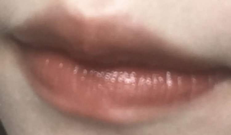 レブロン スーパー ラストラス グラス シャイン リップスティック 010 チョコレート ラスター/REVLON/口紅を使ったクチコミ（3枚目）