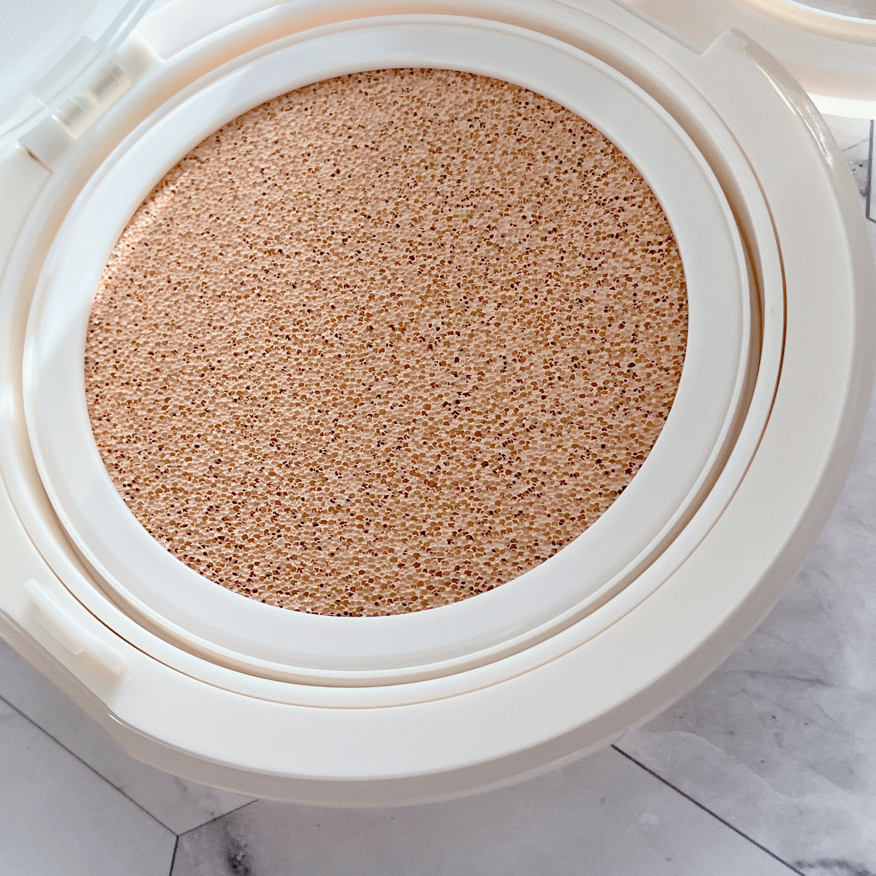 フィー クッションエッグフィットカバー/fwee/クッションファンデーションを使ったクチコミ（2枚目）