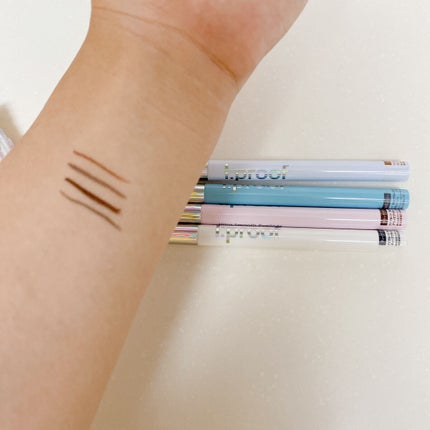 アイプルーフ ウルトラスムースアイライナーのクチコミ「\アイプルーフ ウルトラスムースアイライナー/
ロイヤルグレージュ
透明感のあるお洒落カラー.....」(2枚目)