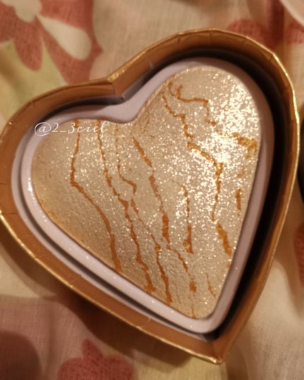 ブラッシング ハート/MAKEUP REVOLUTION/パウダーチークを使ったクチコミ(5枚目)