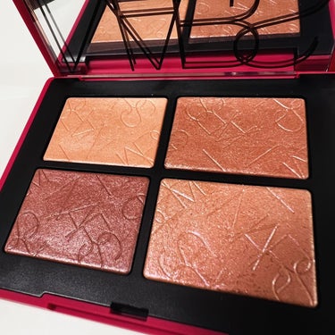 NARS ライトリフレクティング クワッドアイシャドーのクチコミ「#コスメ購入品 ←このタグ久々

✔️#narscosmetics #ナーズ 
WITH LO.....」（1枚目）