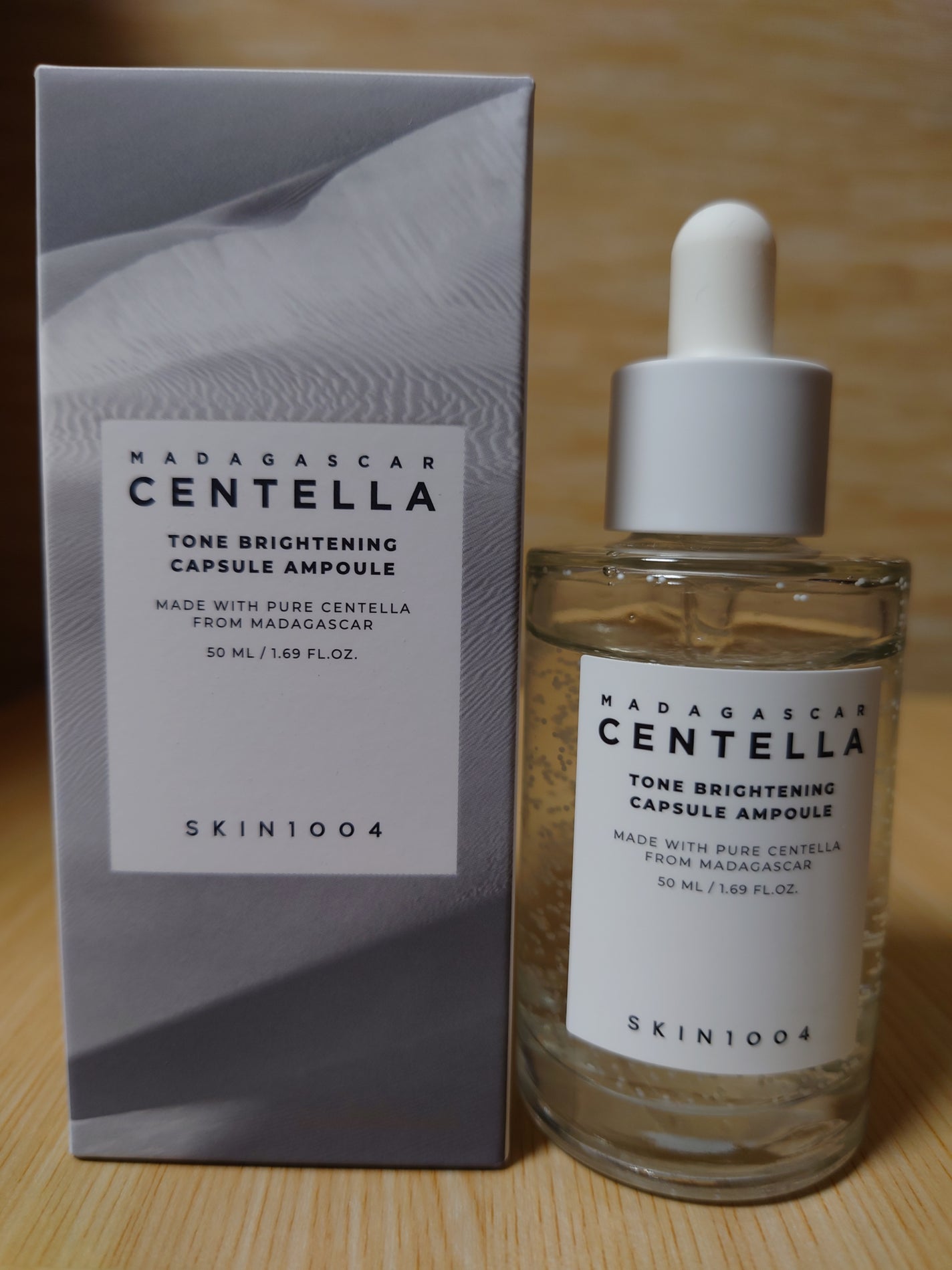 S.L on LIPS 「とろっとした美容液を肌に乗せると、白いツブツブは溶けて浸透しま..」(1枚目)