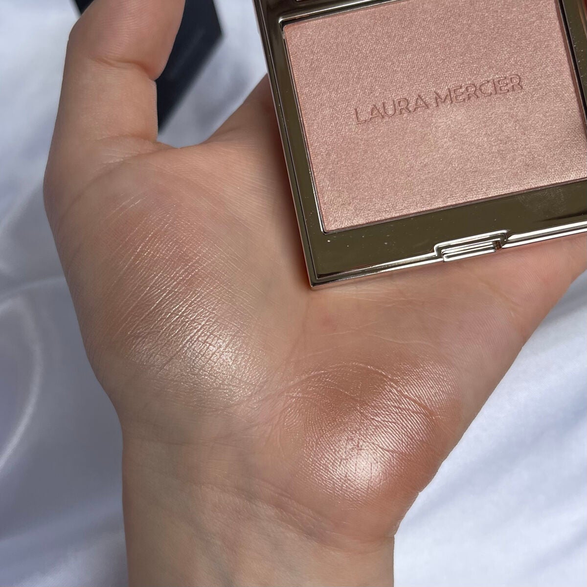 ローズグロウ イルミネーター /ローラ メルシエ/プレストパウダーを使ったクチコミ(3枚目)