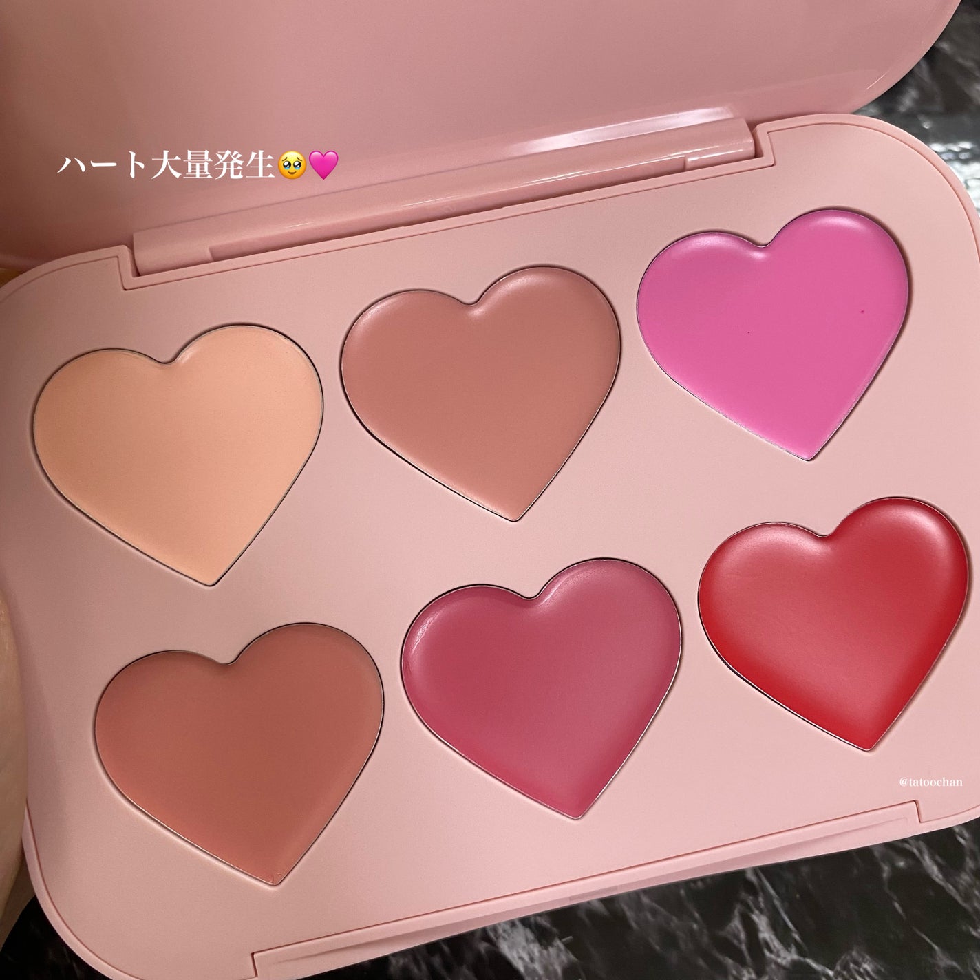 タトゥーちゃん🩵ブルベ夏 on LIPS 「ハート大量発生!可愛いが過ぎて心臓が追いつかないチークパレット..」(3枚目)