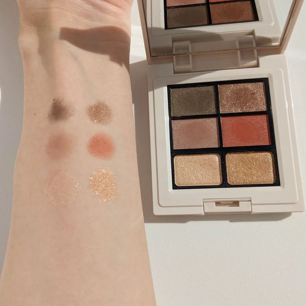 ミネラルクラッシィシャドー2022CF ビタークチュール/エトヴォス/アイシャドウパレットを使ったクチコミ（2枚目）