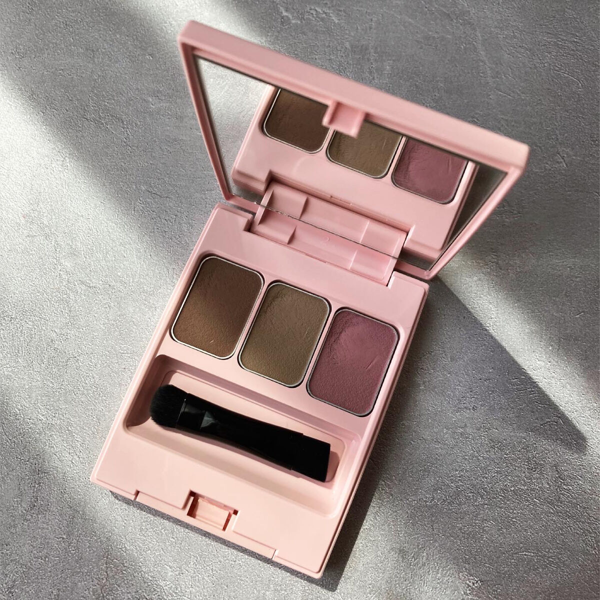  フーミー アイブロウパウダー/WHOMEE/パウダーアイブロウを使ったクチコミ（1枚目）