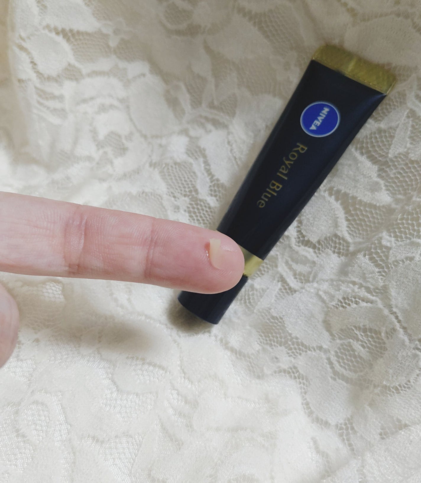 ニベア ロイヤルブルーリップ 濃密美容ケア/ニベア/リップ美容液を使ったクチコミ(8枚目)