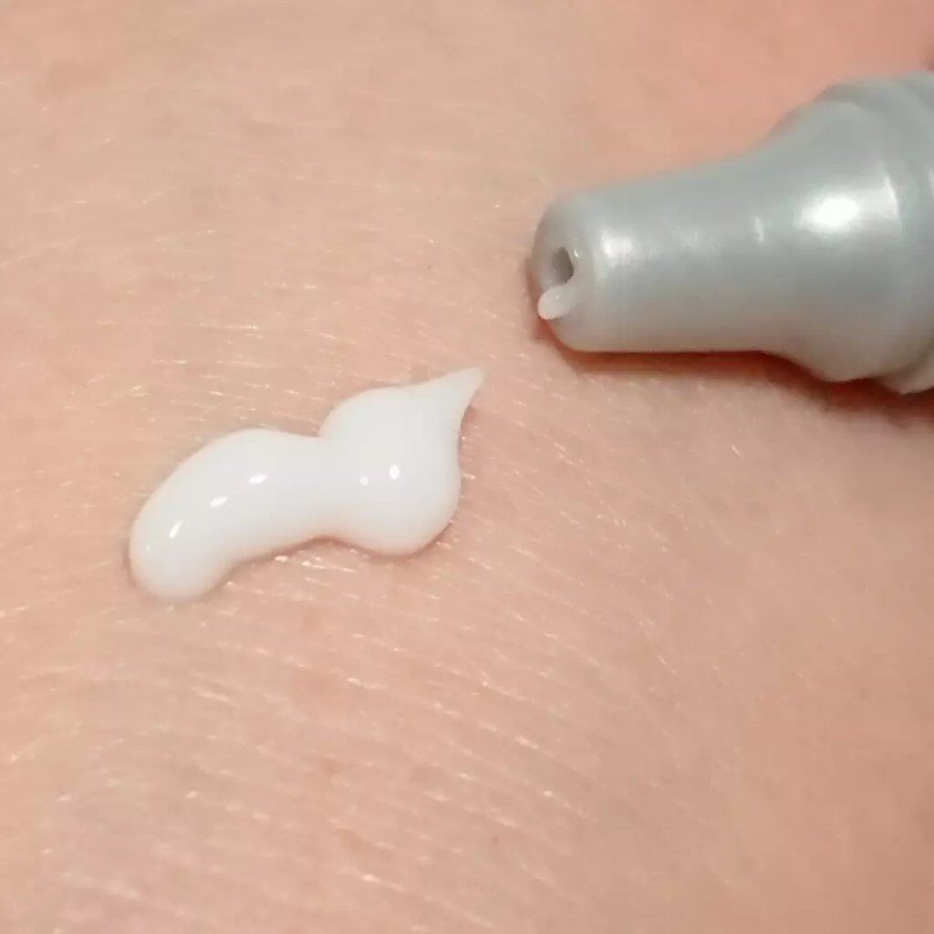 MINMIN on LIPS 「生き生きとしたツヤ感と弾力のある肌へ導く、顔全体にも使用できる..」(4枚目)