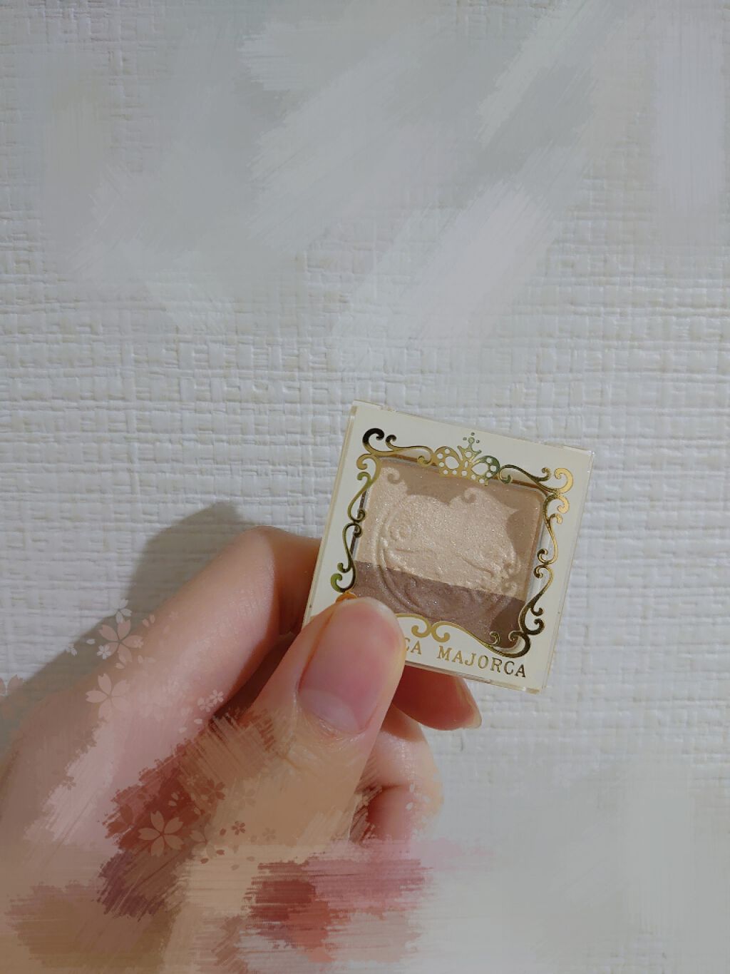 «マジョリカマジョルカ オープンユアアイズ BE101»
#マジョリカマジョルカ
#アイシャドウ

ナチュラルなアイシャドウが欲しくて、買ったことないアイシャドウを買ってみました○
ほとんど色のなくてベースに使うレベルのベージュと、涙袋の影