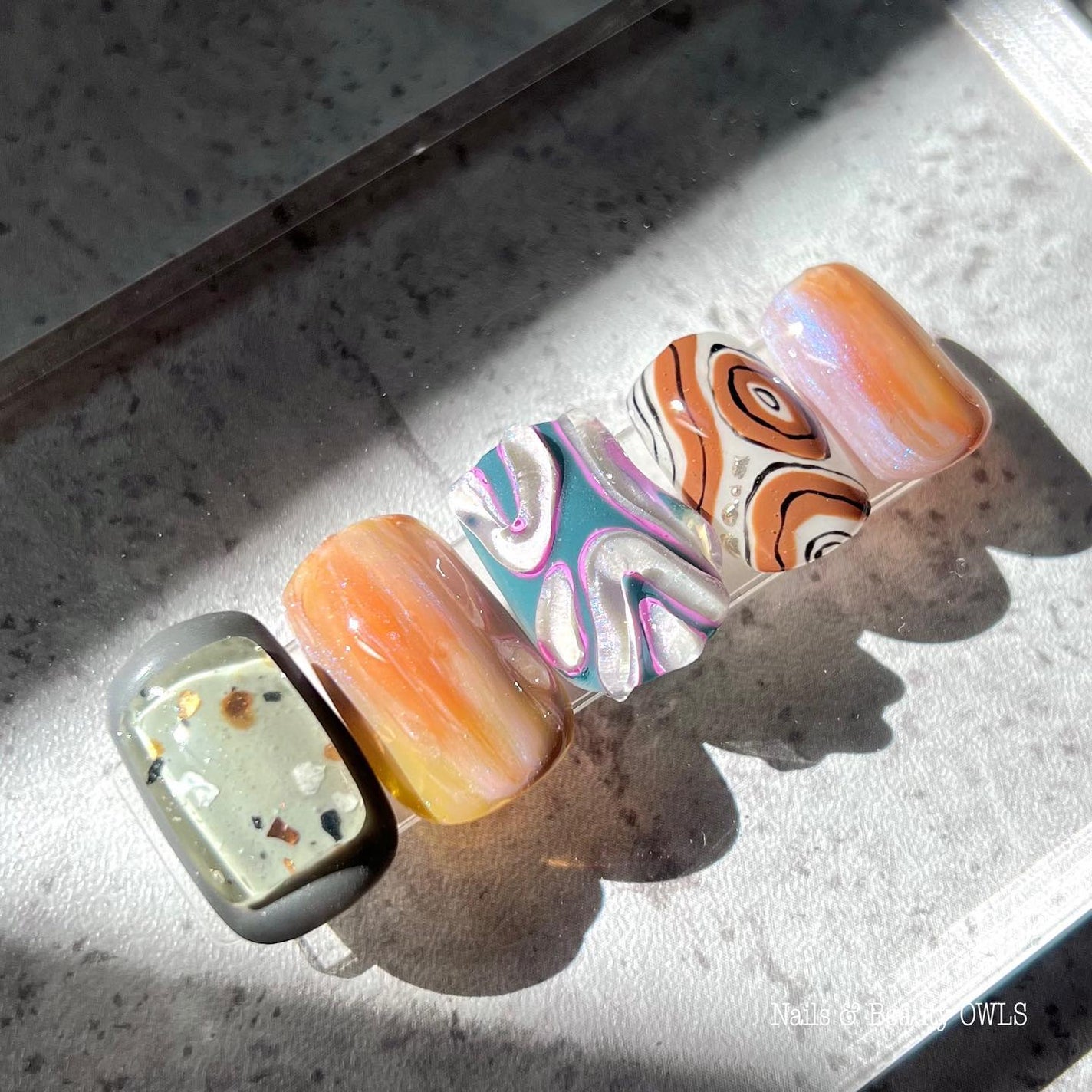 ぴよこれいと あうるす on LIPS 「秋ネイル。薬指のデザインは@madison__nailさんのデ..」(2枚目)