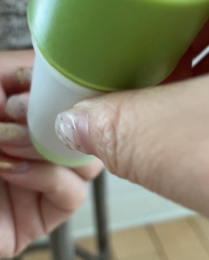 垢抜けにゃん(コスメ/ダイエット備忘録) on LIPS 「スティック美容液、
顔に塗るのももちろんおすすめだけど、
ハン..」(2枚目)