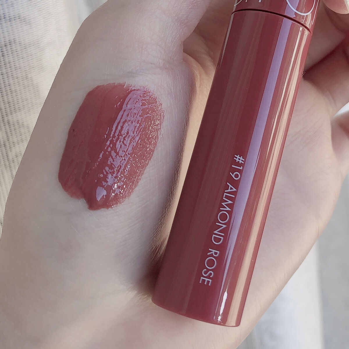 ジューシーラスティングティント 19 アーモンドローズ(ALMAND ROSE)/rom&nd/リップティントを使ったクチコミ（2枚目）