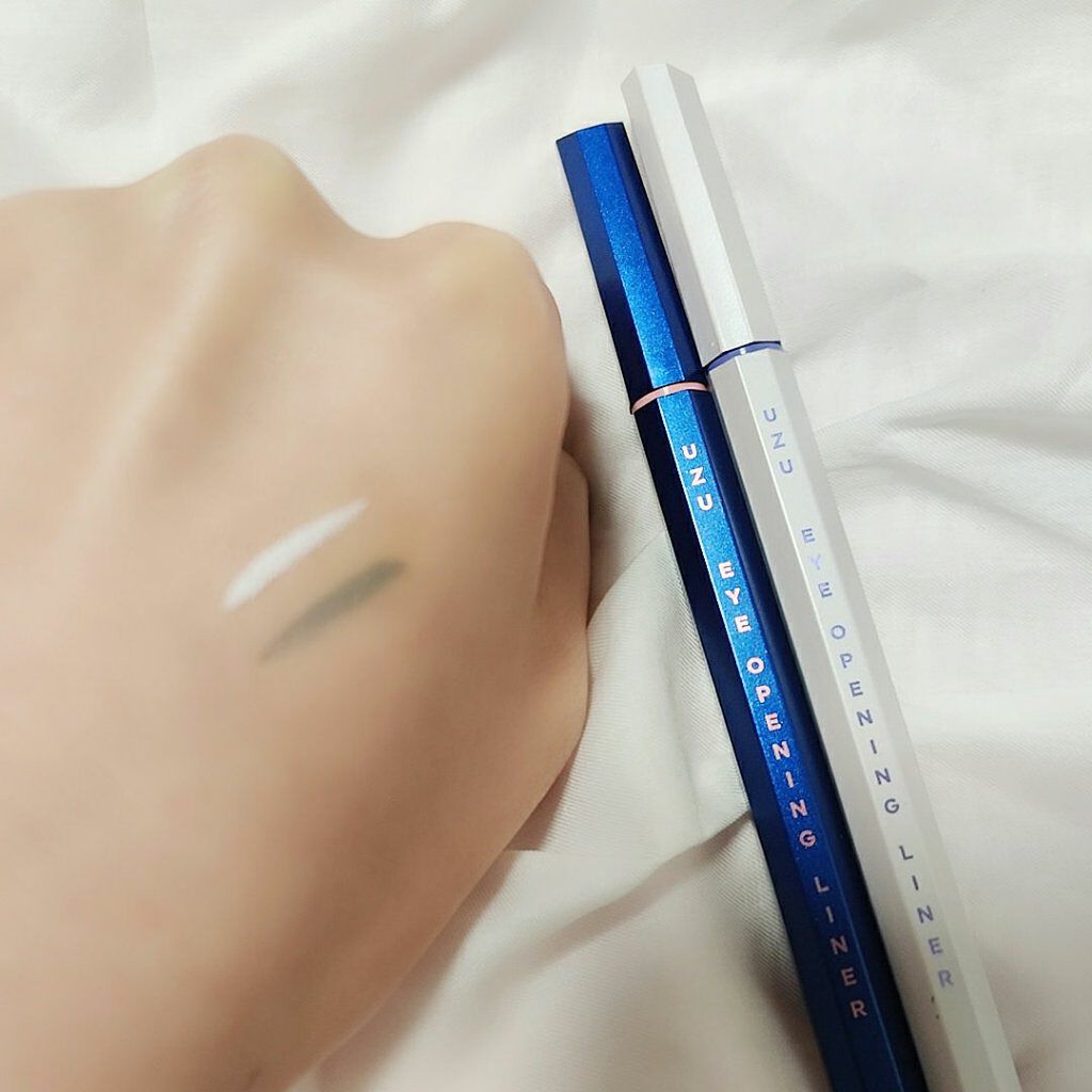 EYE OPENING LINER/UZU BY FLOWFUSHI/リキッドアイライナーを使ったクチコミ（1枚目）