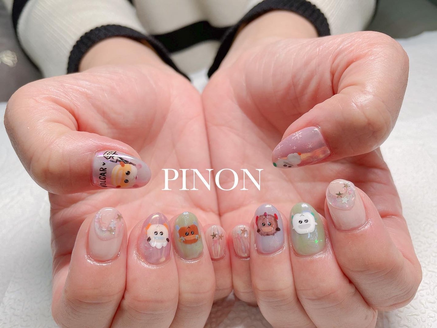 shino on LIPS 「モルカーネイル☺︎今回もモルカーお任せで頂きました♡オーロラパ..」(1枚目)