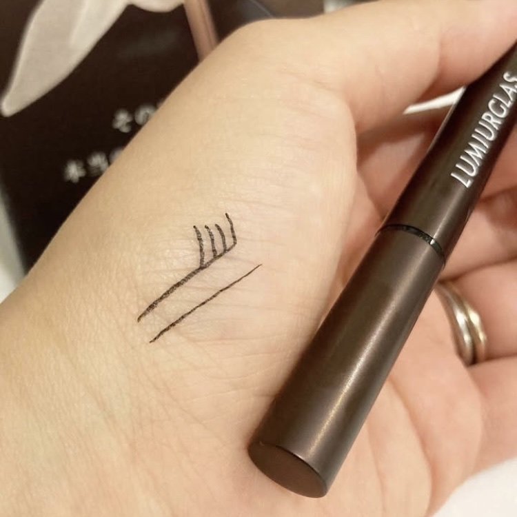 スキルレスライナー 02.ローストブラウン/LUMIURGLAS/リキッドアイライナーを使ったクチコミ（2枚目）
