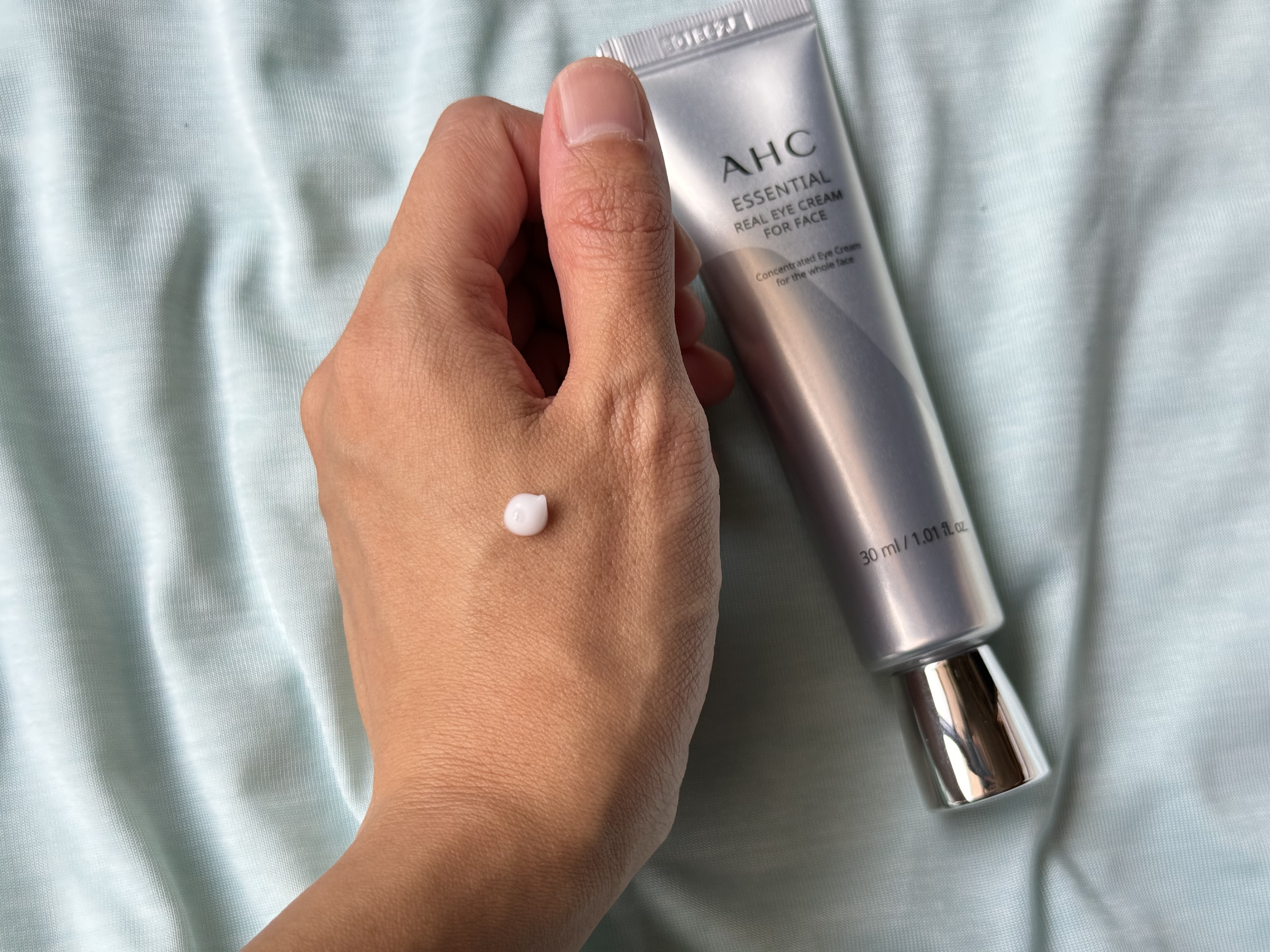 エッセンシャル リアル アイクリーム フォーフェイス/AHC/アイケア・アイクリームを使ったクチコミ（2枚目）