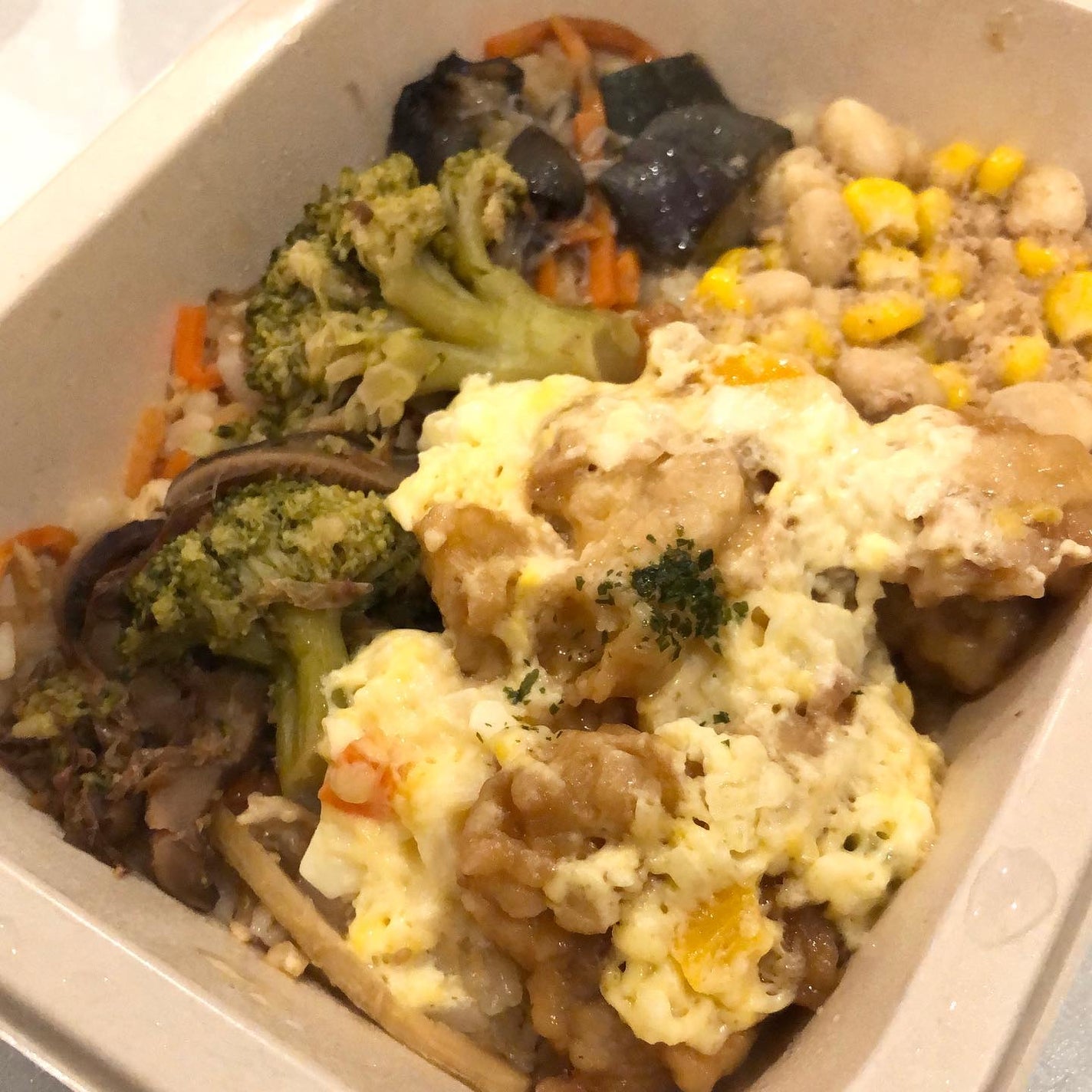 ð¥ð¢ð¬ð.ðððð çŸå®¹ã©ã€ã¿ãŒ on LIPS ã..å³ã®çŽ é±æ«ã®äœã眮ãããå°œãããããããŠã圩ãè±ããªæšæå€..ãïŒ6æç®ïŒ