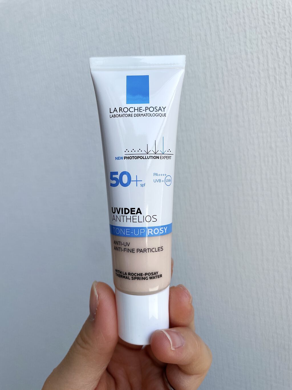 


こんにちは。

LIPSを通してラロッシュポゼさんからUVイデア XL プロテクショントーンアップ ローズをいただきました。


白浮きしたりせず自然にトーンアップしてくれる代物です。しかもSPF50＋、PA＋＋＋＋！！
ちょっとした