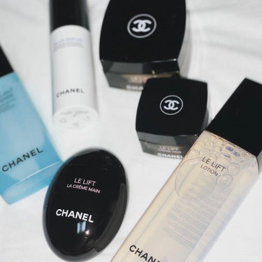 CHANEL🧏🏻‍♀️スキンケアを一新してみた✨🌹

ライン使いするのが好きで、
肌の調子に合わせて変えたりしてるけど
CHANELなかなか良いかも🙆‍♀️
まだまだスキンケア探求中...🧐
